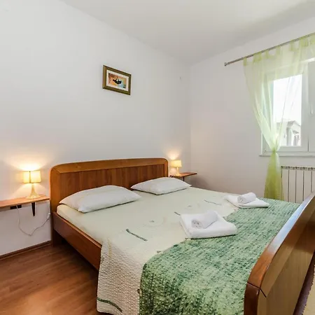 Ana 3* Policnik